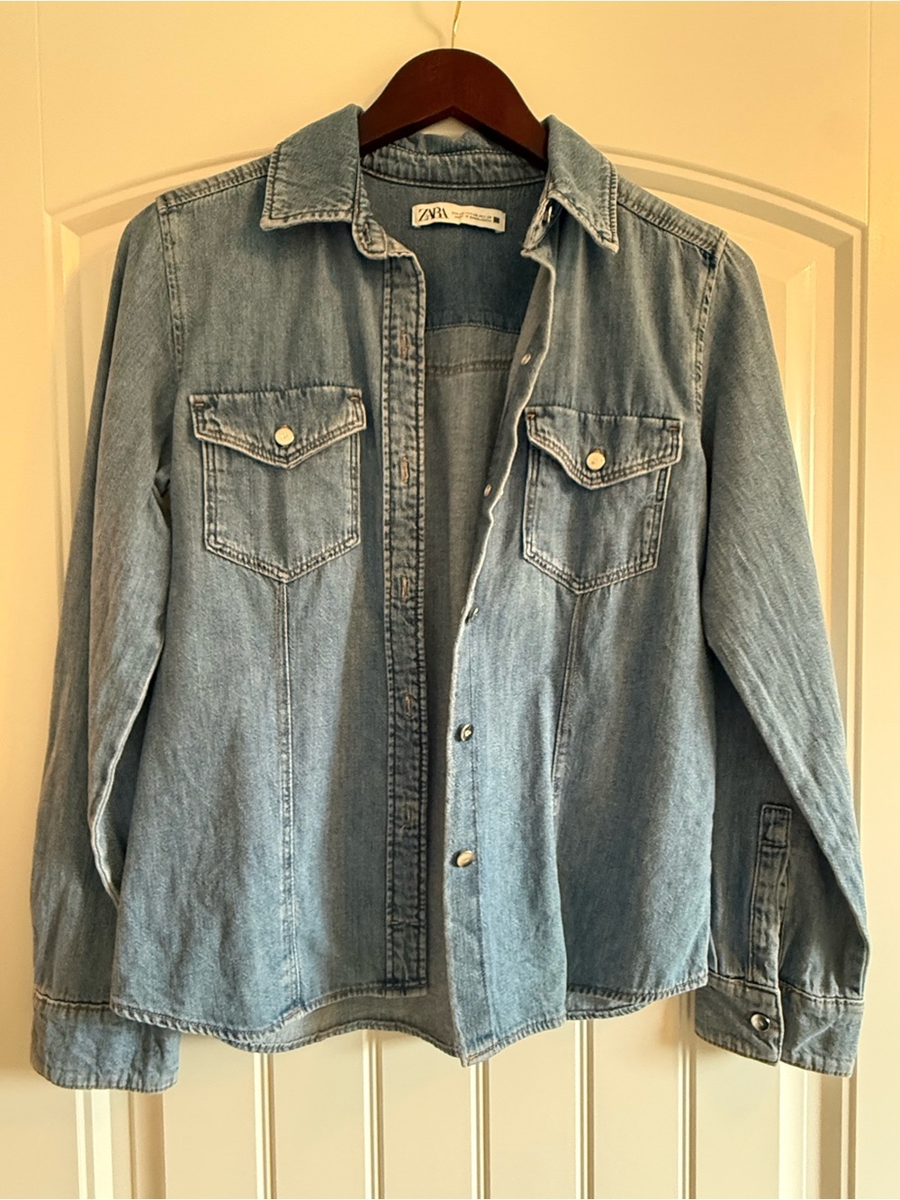 Zara Light Wash Denim Jacket in Blue